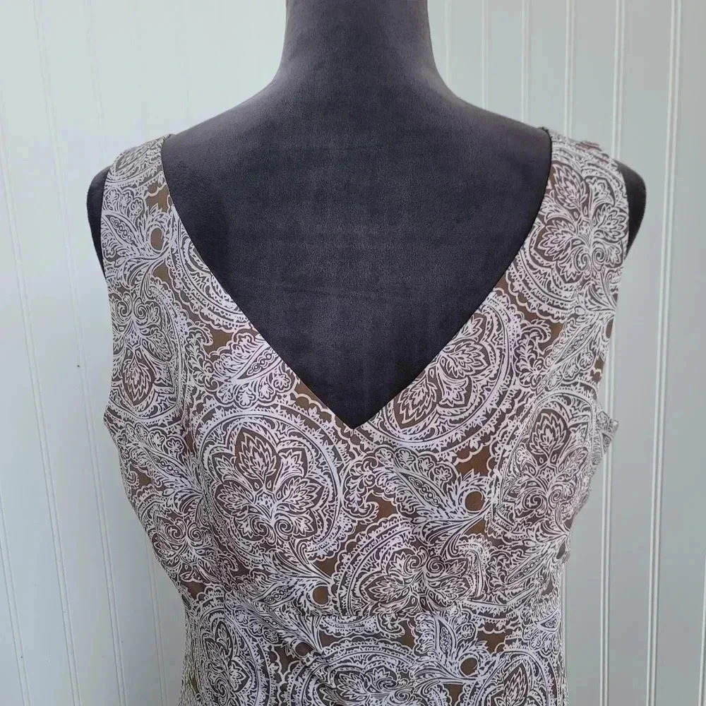 Kathie Lee Sz 16 Sleeveless Sheath Dress Ruffle Hem Tan White Paisley V-Neck - Picture 10 of 14